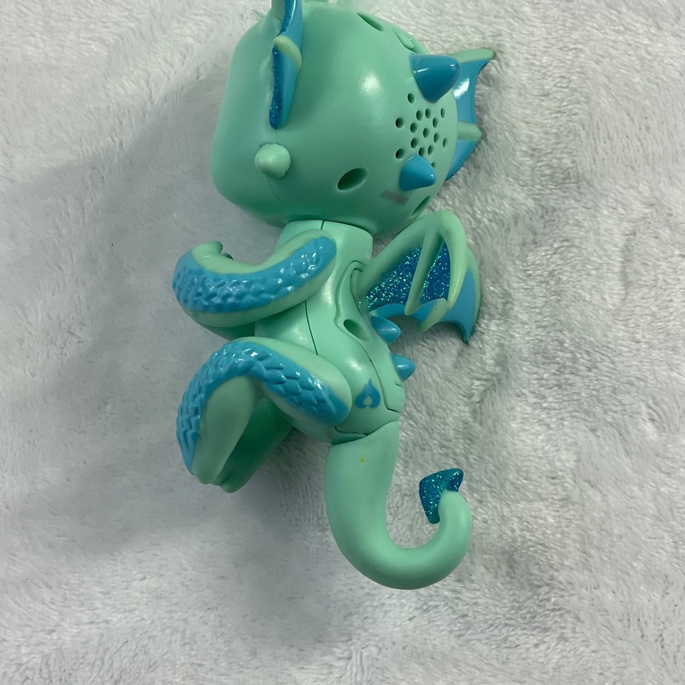 Working WowWee Fingerlings Baby Dragon Interactive Toy Mint Green Blue Glitter - Picture 3 of 9